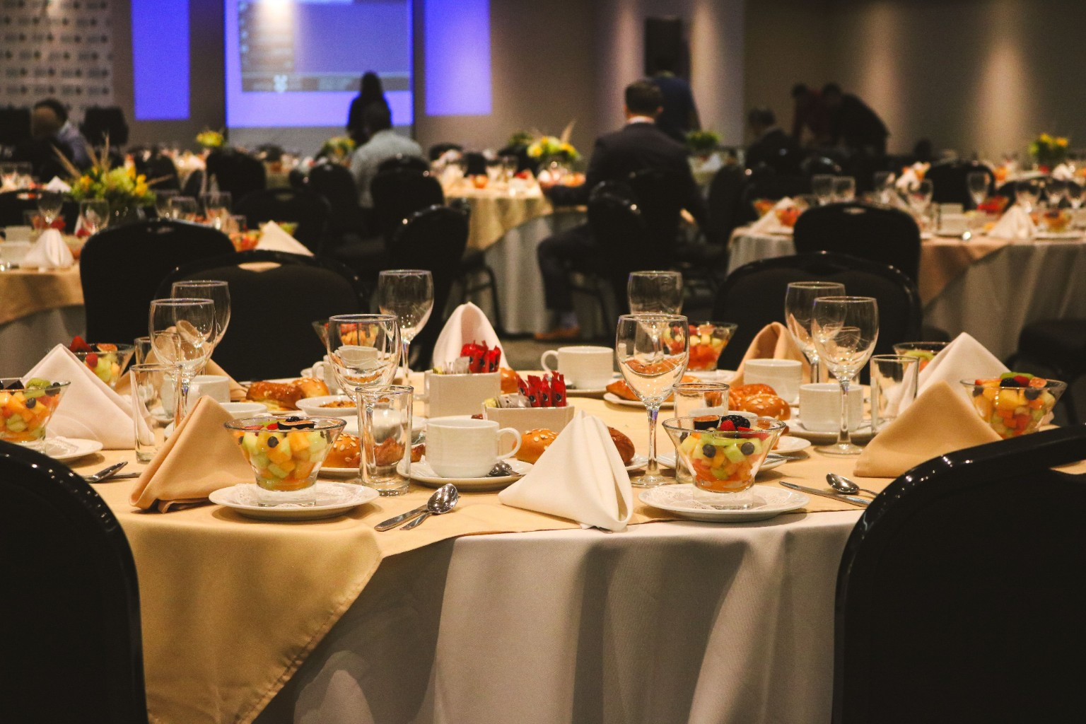 McKnight's Catering event table and service